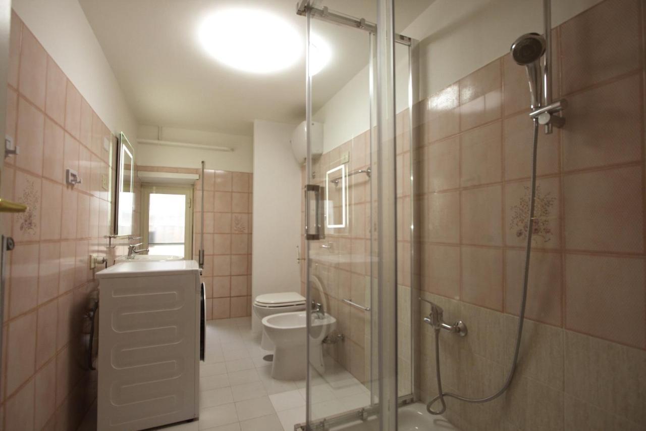 Vascello Holiday House Apartment โรม ภายนอก รูปภาพ